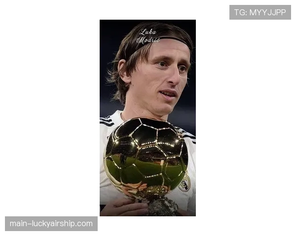 特写:老将莫德里奇替补登场后对皇马中场节奏的控制 特写:老将莫德里奇替补登场后对皇马中场节奏的控制